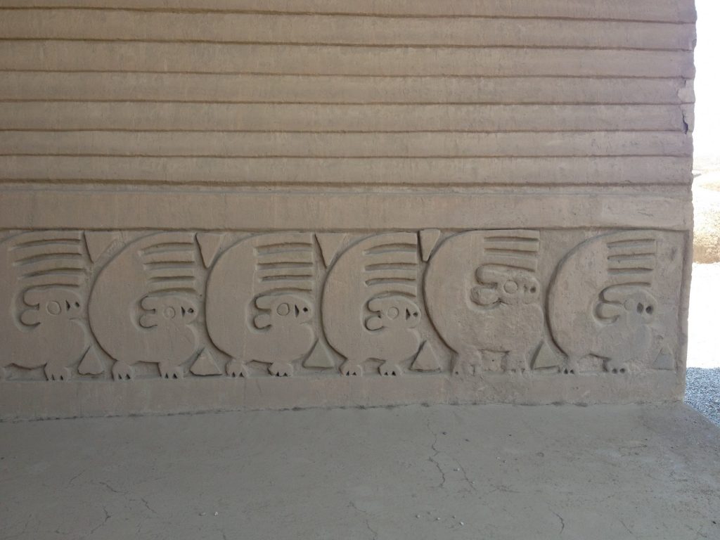 Wizerunek wydr na murach pałacu w Chan-Chan J.M. Chyla, na licencji CC BY 4.0