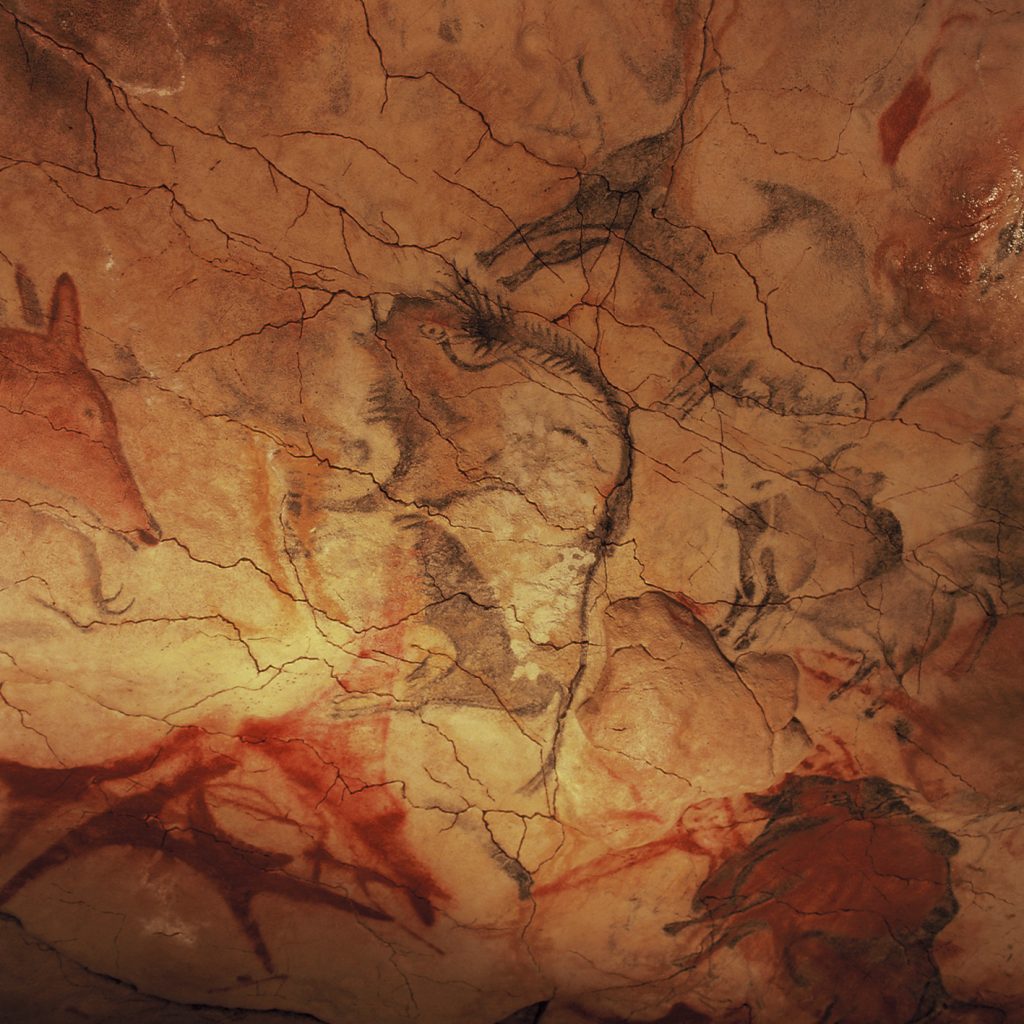 Przedstawienie grupy zwierząt, zdobiące sufit jaskini Altamira fot. Yvon Fruneau, opublikowano na licencji CC BY-SA 3.0 IGO