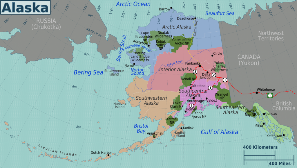 Mapa Alaski z wyszczególnionymi pięcioma rejonami Alaski, w tym z częścią arktyczną. Warto zwrócić uwagę na dystans pomiędzy Czukotką a wybrzeżem arktycznej Alaski Autor: P. Fitzgerald Opublikowano na licencji CC BY 3.0, via Wikipedia Commons