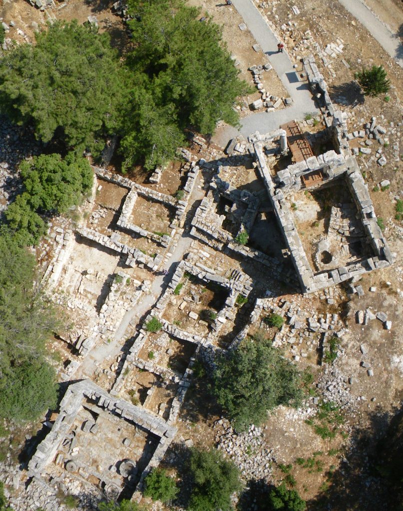 Pozostałości rzymskiej i późnoantycznej zabudowy mieszkalnej oraz sanktuarium w Chhim © A. Krug (PCMA UW), na licencji CC-BY-SA 4.0