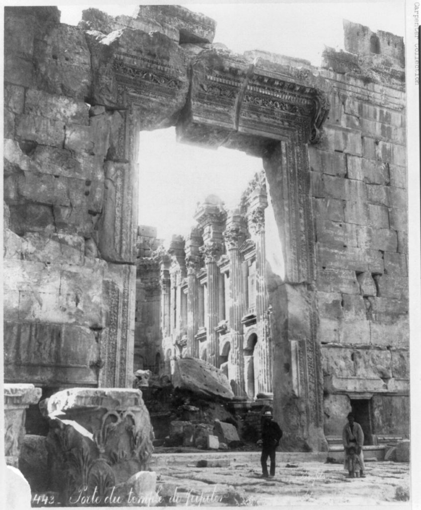 Świątynia Jupitera Heliopoltańskiego w Baalbek, Domena Publiczna Frank and Frances Carpenter Collection, Library of Congress, Reproduction Number: LC-USZ62-68727