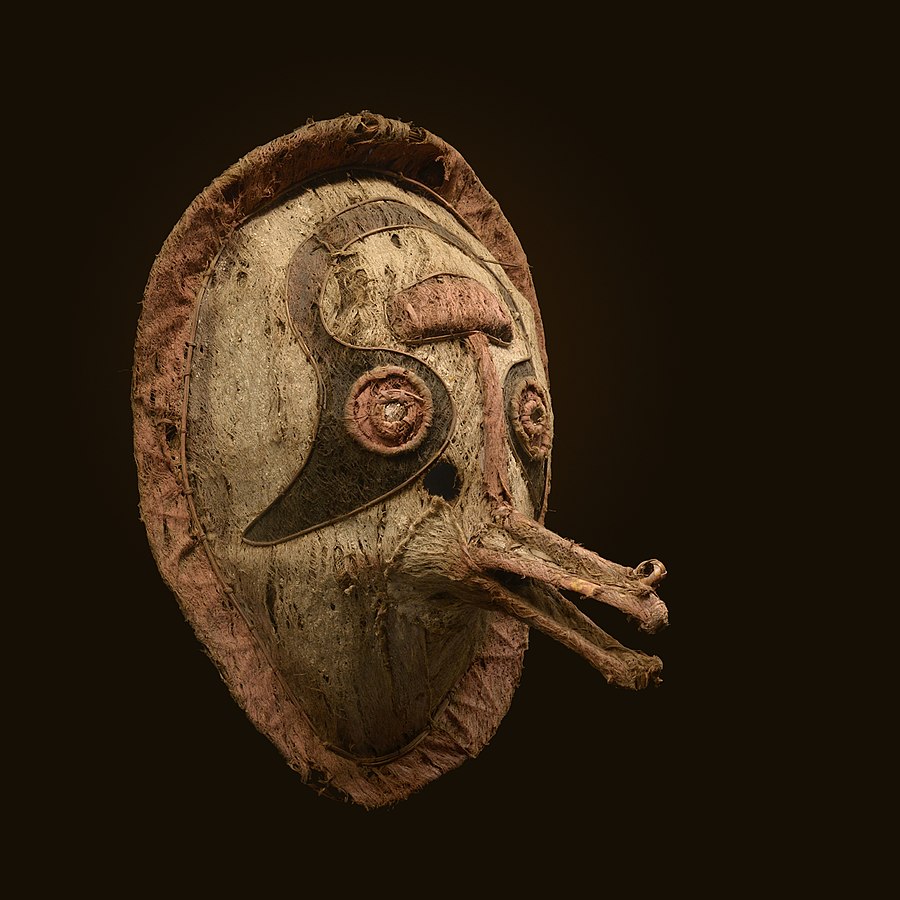 Maska boga Kāne, jednego z dwóch hawajskich bogów rybołówstwa ©Ruthven opublikowano na licencji CC0 1.0, via Wikimedia Commons