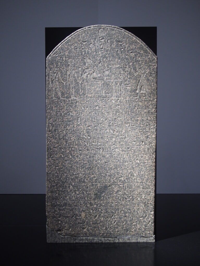 Stela króla Aspelty, stela pogrzebowa wydobyta z grobowca nubijskiego króla Aspelty w Nuri, piramida 8. Pochodzi z VI wieku p.n.e. Z wystawy czasowej w Muzeum Drents.© C messier, na licencji CC BY-SA 4.0