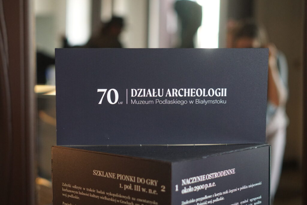 Fragment ekspozycji poświęconej obchodom jubileuszu Działu Archeologii Muzeum Podlaskiego w Białymstoku© A. Cetwińska, na licencji CC BY SA 4.0